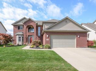 23908 Waterview Dr, New Boston, MI 48164