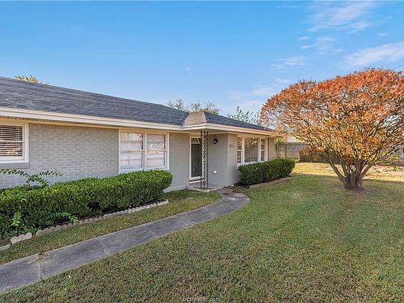 2nd image of 1105 San Jacinto Ln