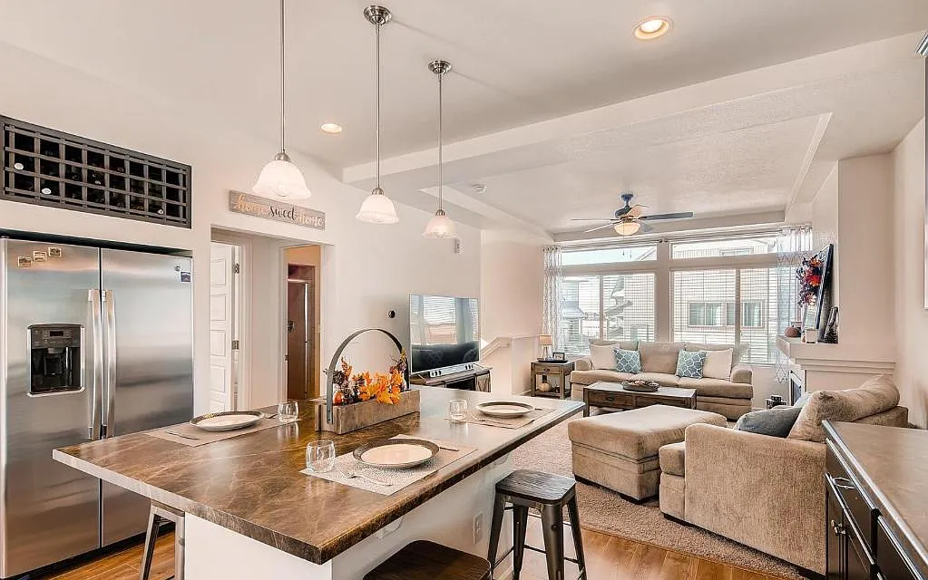 2 bed, 1406 sqft, $2,550 — Photo 1