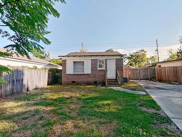 4633 Kingsbury St — Photo 12