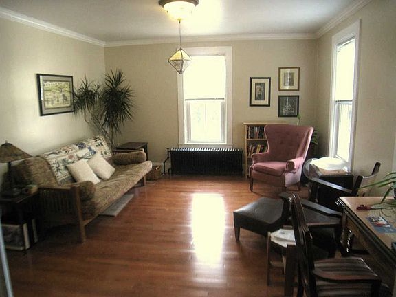 3rd image of 90 Catherine St