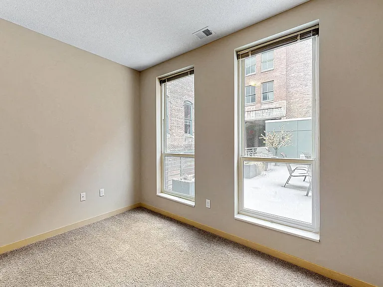 L14 Flats — Photo 36