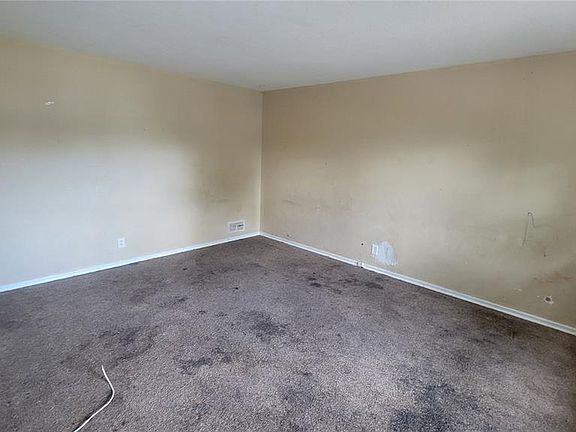5th image of 10107 Castle Dr