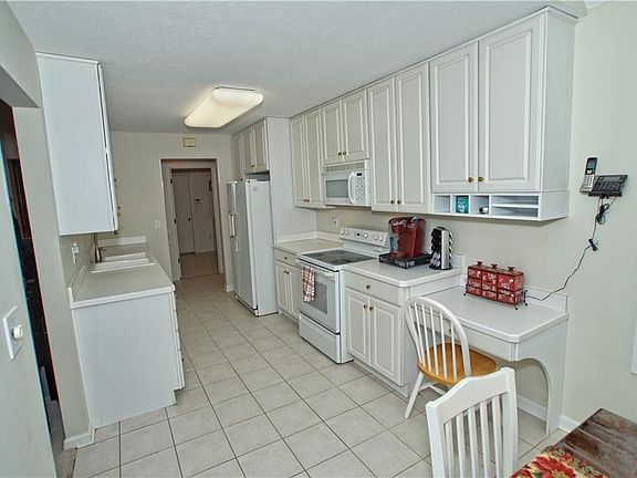 3rd image of 3008 Waterford Dr #38