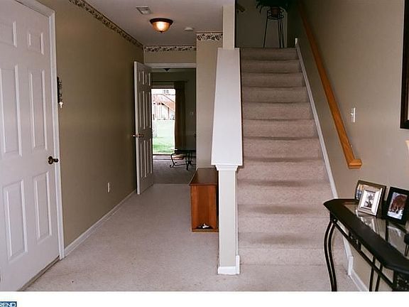 3rd image of 26 Carrick Ln