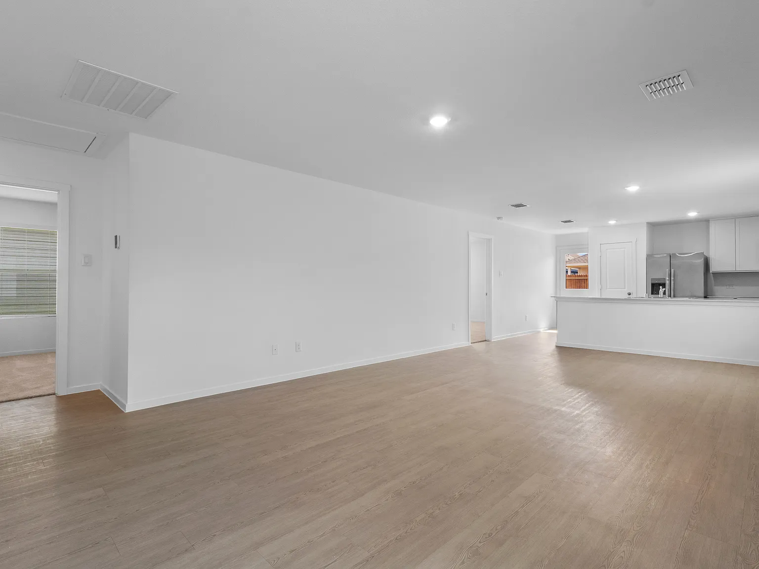 3 bed, 1411 sqft, $1,900 — Photo 4