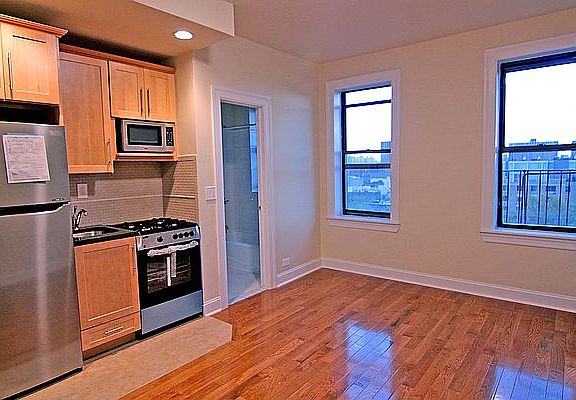 5th image of 267 Edgecombe Ave #3B