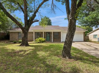 936 Springdale Rd, Bedford, TX 76021