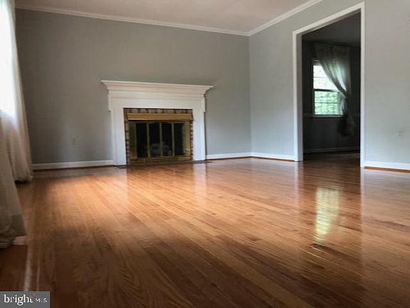 3rd image of 15925 Dolphin Dr