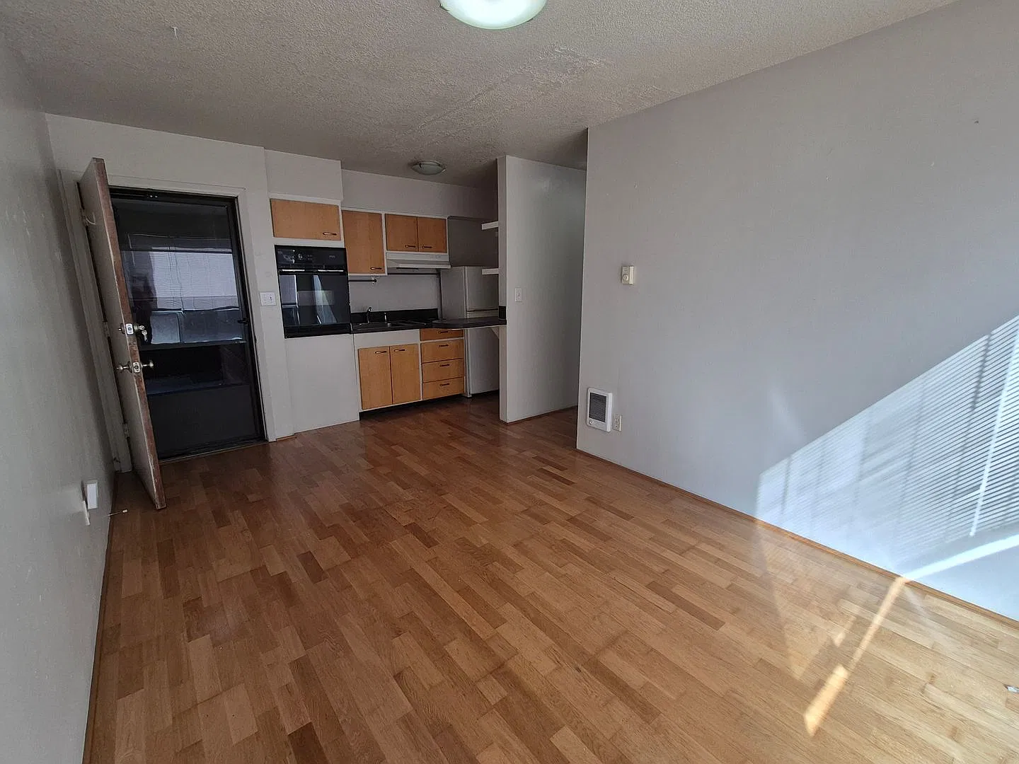 Ladd- Great one bedroom unit — Photo 3