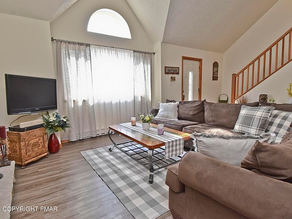5th image of 614 Washington Pl