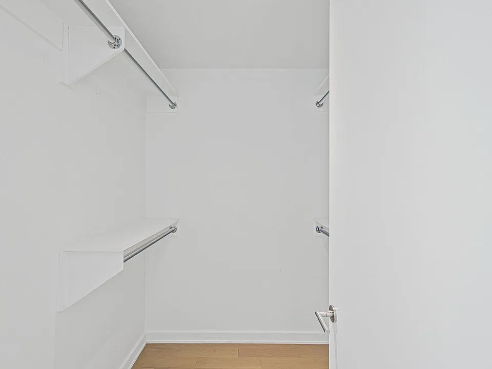 Building Photo 5