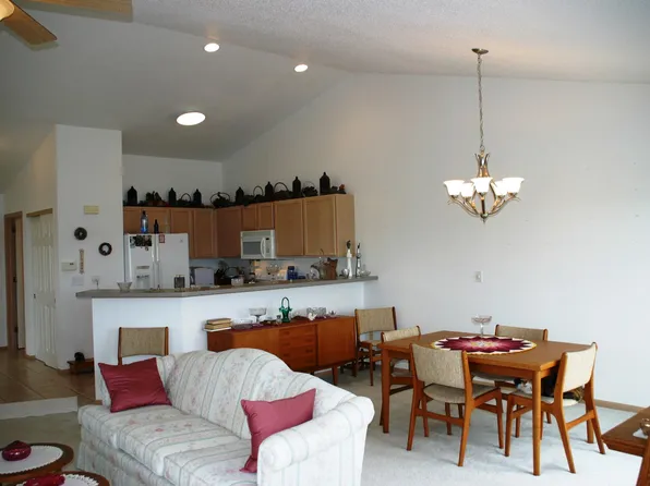 2153 Newbury Ln, Delavan, WI 53115