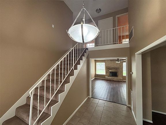 3rd image of 16615 Glamis Lane