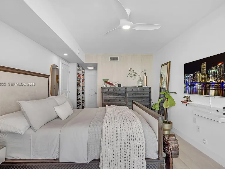 10 Venetian Way #1803 — Photo 14
