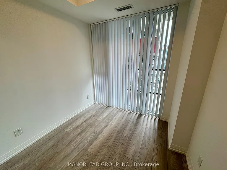 400 King St W #1517 — Photo 8