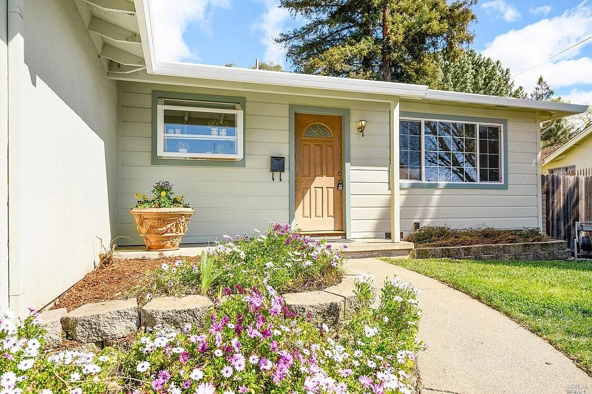 3 bed, 1421 sqft, $3,700 — Photo 3