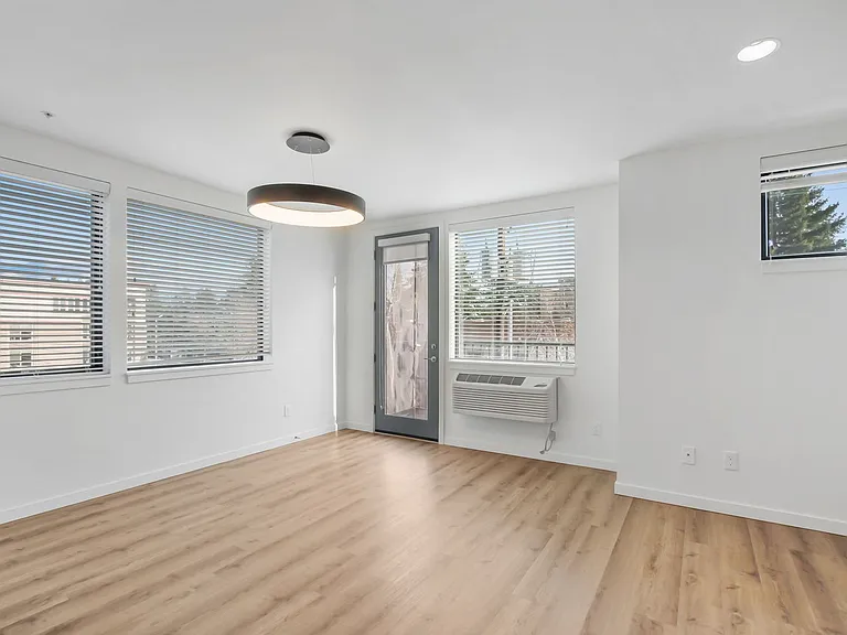 5959 S Virginia Ave — Photo 5