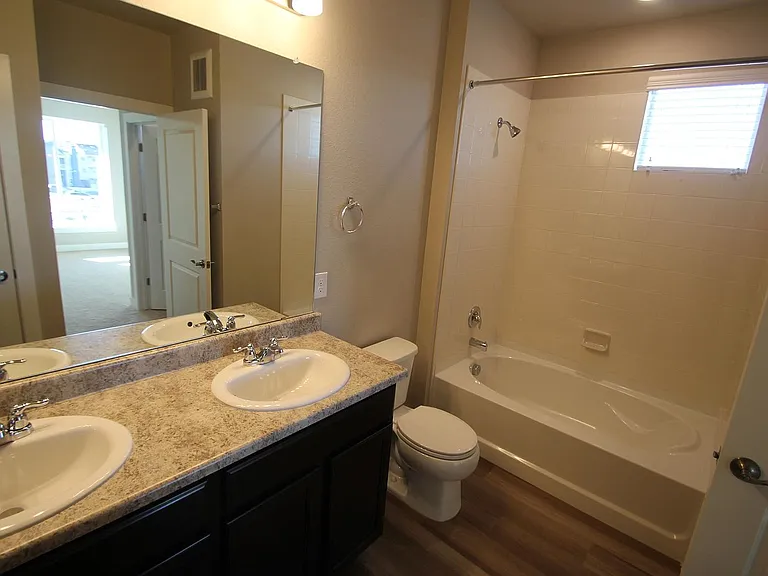 S Bahama St — Photo 8