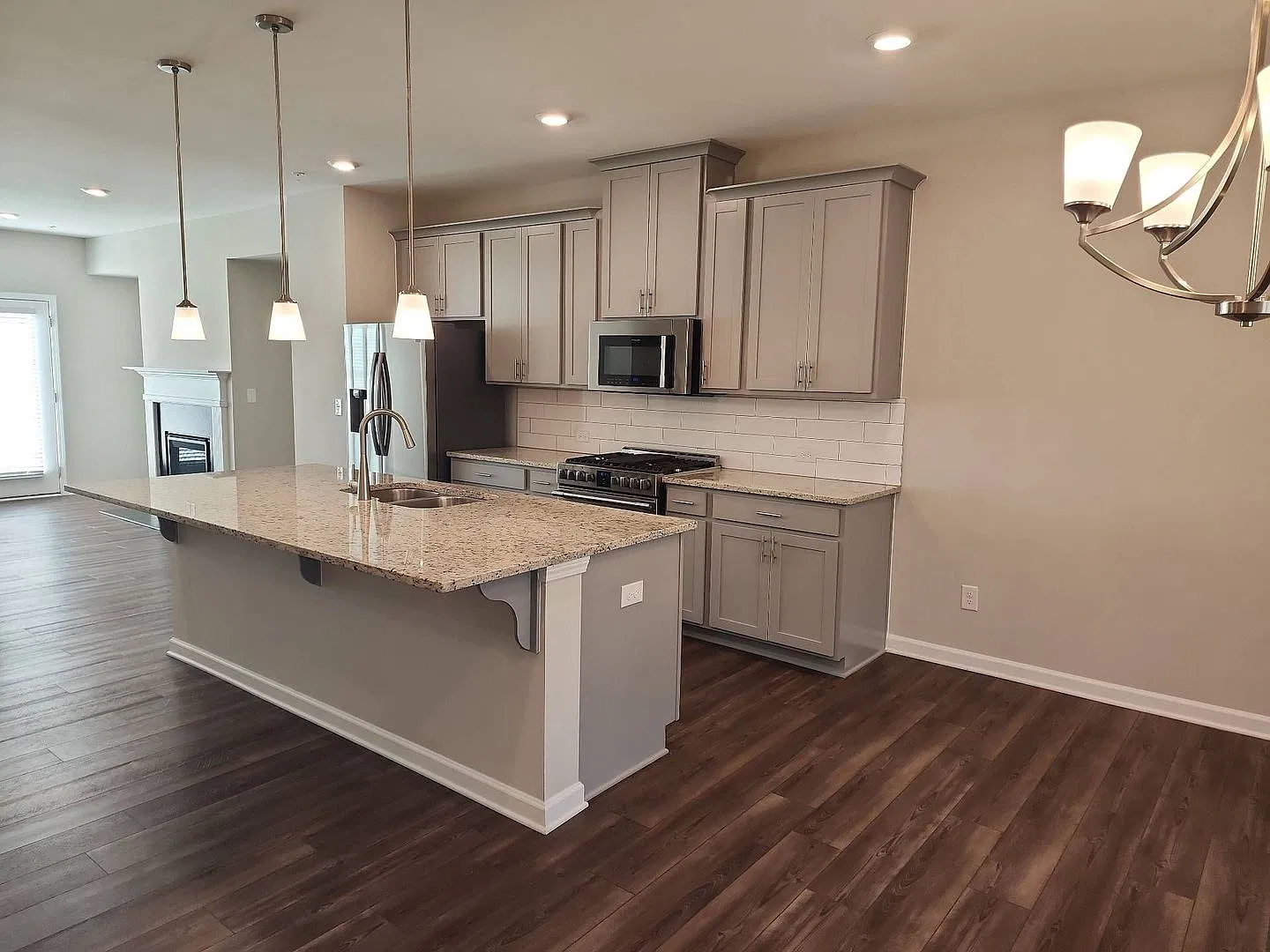Woodstock Townhome, Great Location! — Photo 4