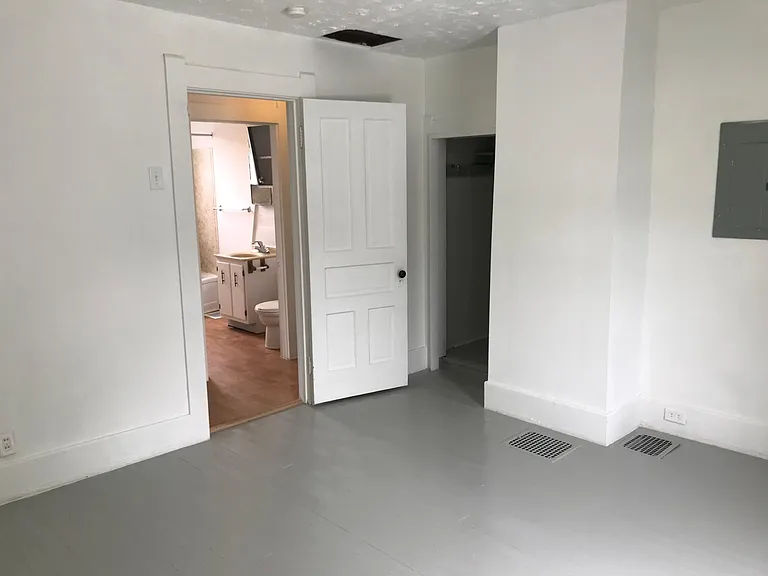 414 1/2 SW 2nd St — Photo 5