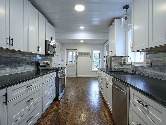 5th image of 1704 S Florence Ave