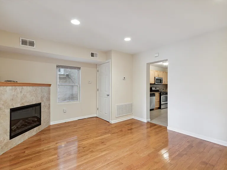 16 Spring St #1A — Photo 10