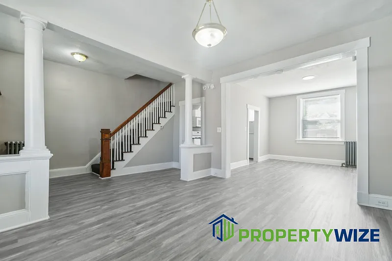 3 bed, 1.5 bath, 1200 sqft, $1,599 — Photo 2