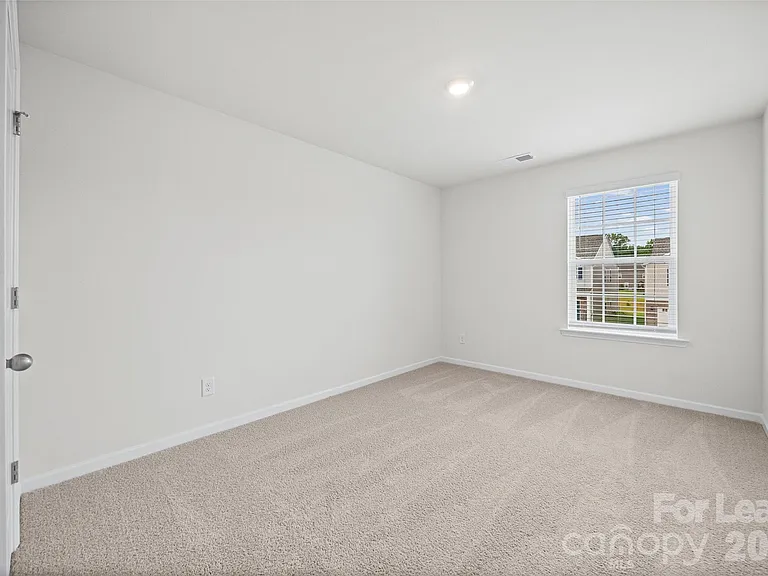 1010 Two Brothers Ln — Photo 12
