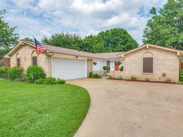 916 Columbus Ct, Bedford, TX 76022