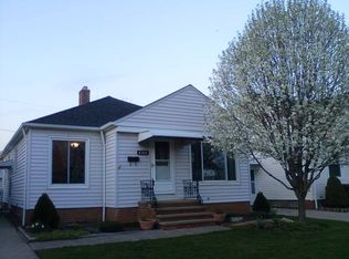 8306 Renwood Dr, Parma, OH