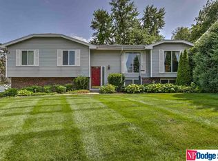 3703 Pinehill Rd, Bellevue, NE 68123
