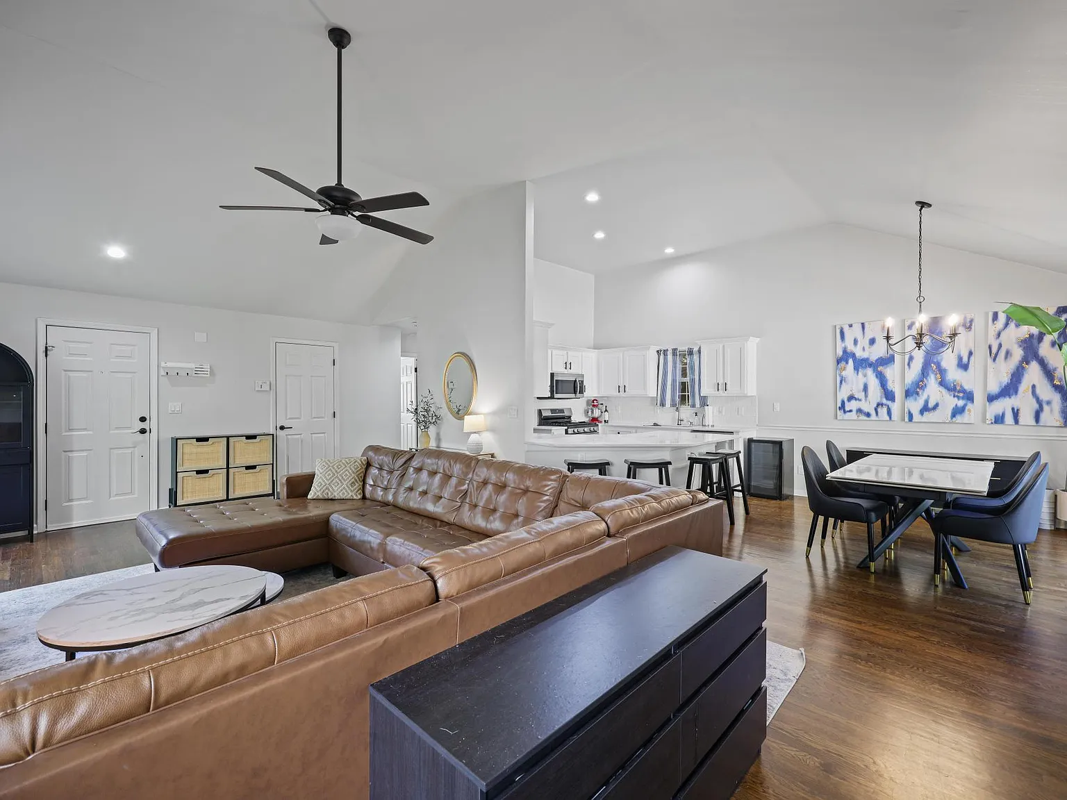 3 bed, 1533 sqft, $4,000 — Photo 4