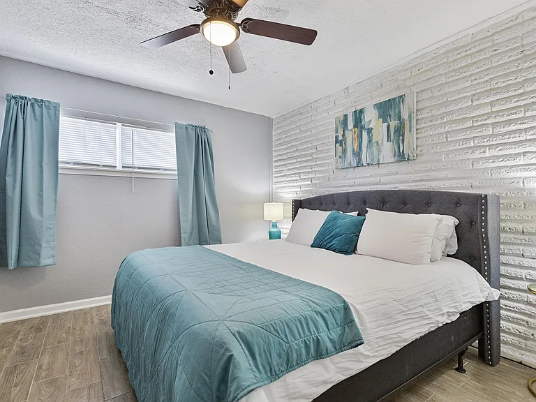 2402 Berry St #5 — Photo 9