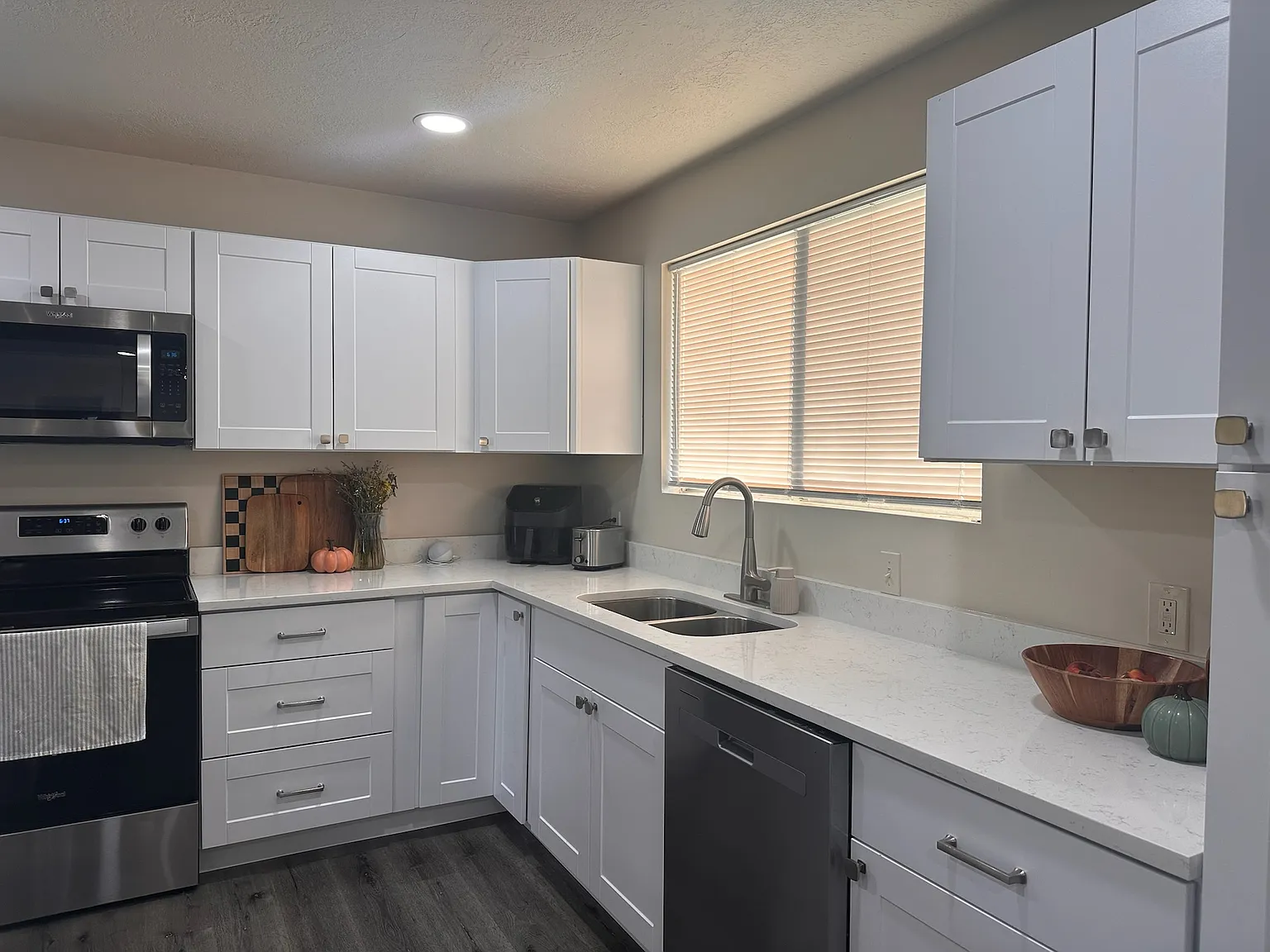 3 bed, 2.5 bath, 1800 sqft, $2,500 — Photo 3
