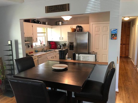 3rd image of 1005 Greenbriar Cir