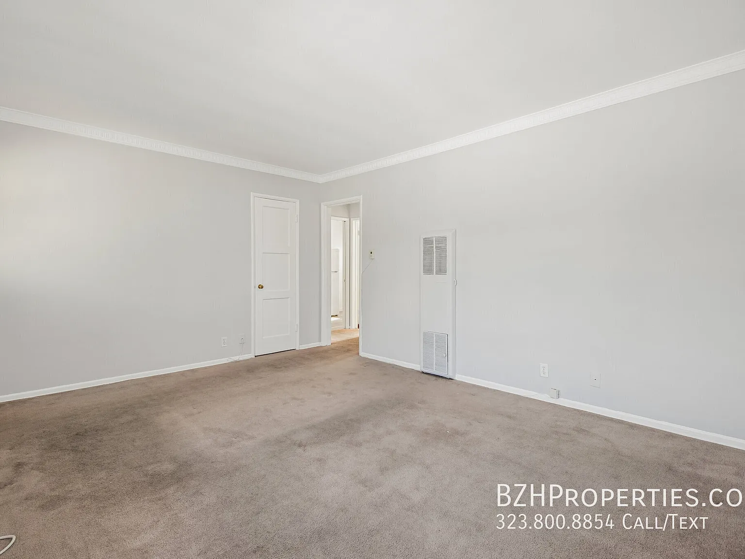 1 Bedroom in Prime North Hollywood with Garage Parking — Photo 3