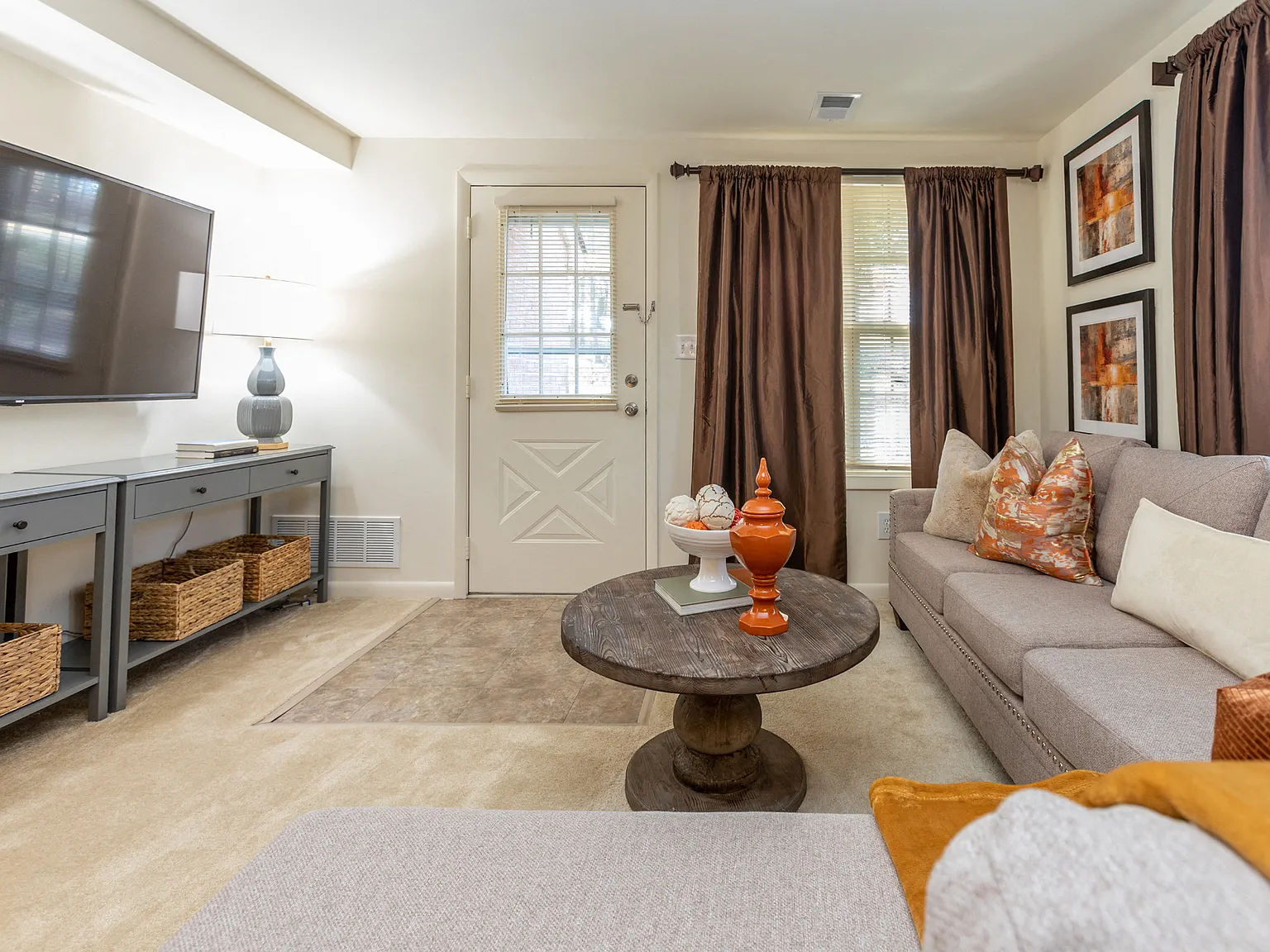 Spring Hill Apartments & Townhomes — Photo 3