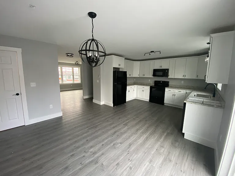 32 Main St #4 — Photo 6