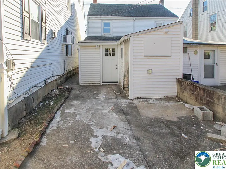 330 Walnut St — Photo 14