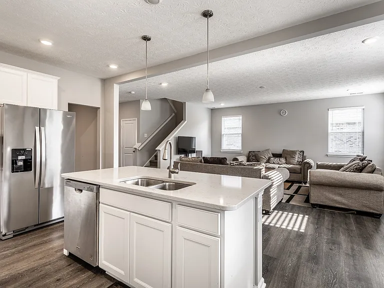 1711 Pelham Dr — Photo 4