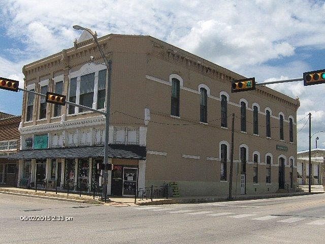 1st image of 101 W Grand Ave