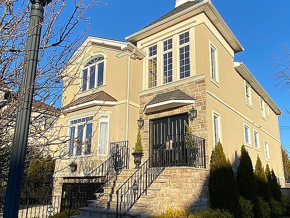 2nd image of 33 Saint Edward Ln