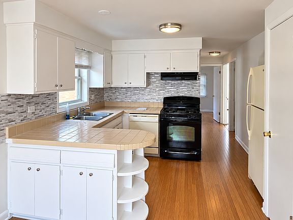 4th image of 7226 W 60th Pl