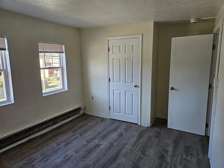 89 6th St — Photo 6
