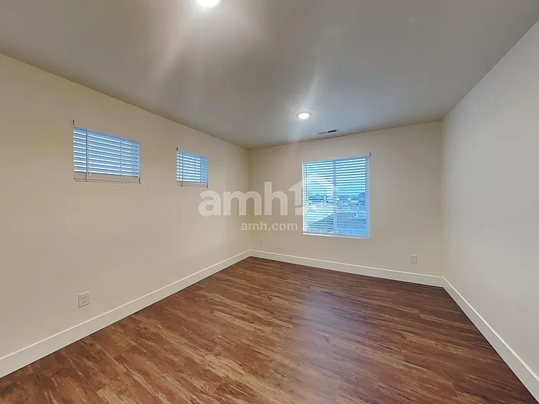 1559 N Garnet Creek Ave — Photo 15