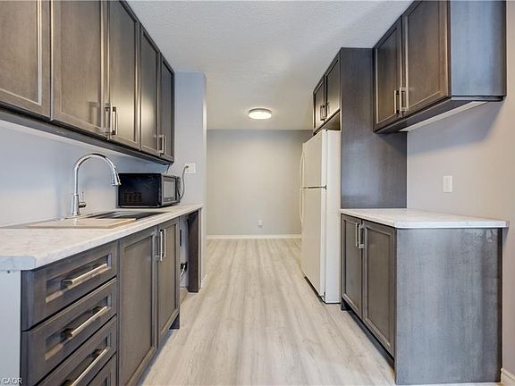 5th image of 249 Cedarbrae Ave #18