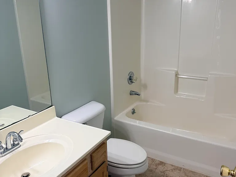 174 Sussex Ct — Photo 9