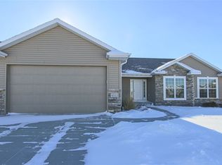 4315 Granite Ridge Rd, Cedar Falls, IA 50613