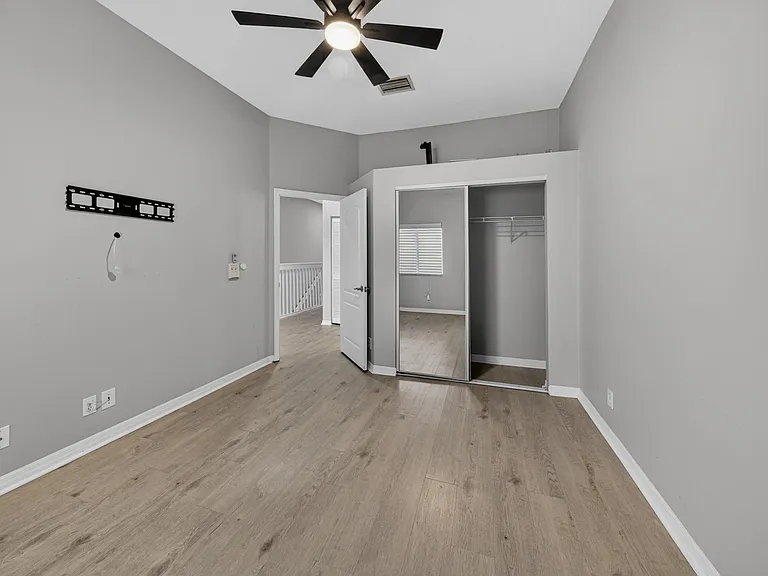 835 NE 17th Way — Photo 17